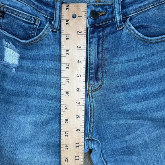 Judy Blue Straight Fit Distressed Released Hem Jeans Blue Womens Size 11/30 Used - Picture 6 of 12